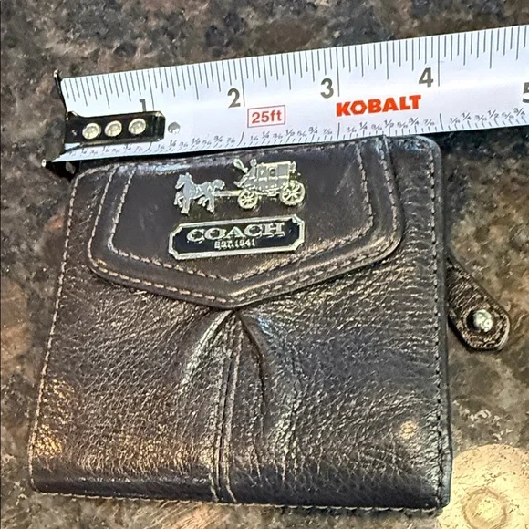 Vintage Coach Black Leather Wallet with Silver Accents - Picture 5 of 10